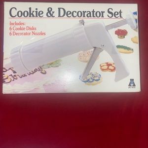 Vintage  ACME Cookie & Decorator Set #93000 w/6 Discs & 6 Nozzles . NEW